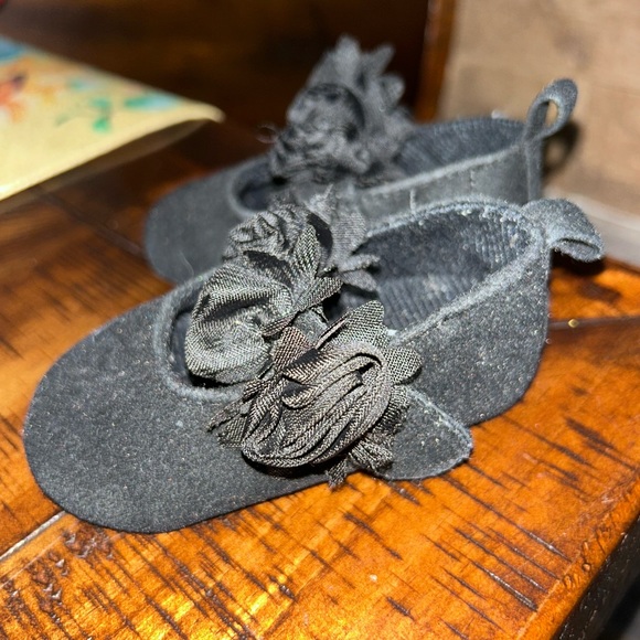 EUC (5 pair) Baby Girls Slip-on Shoes Size 1 & (2 pair) Socks - Picture 9 of 13